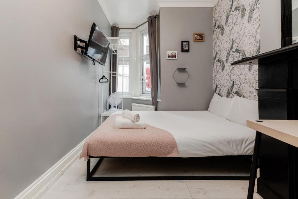 Double Room with Private Bathroom room - Image 1