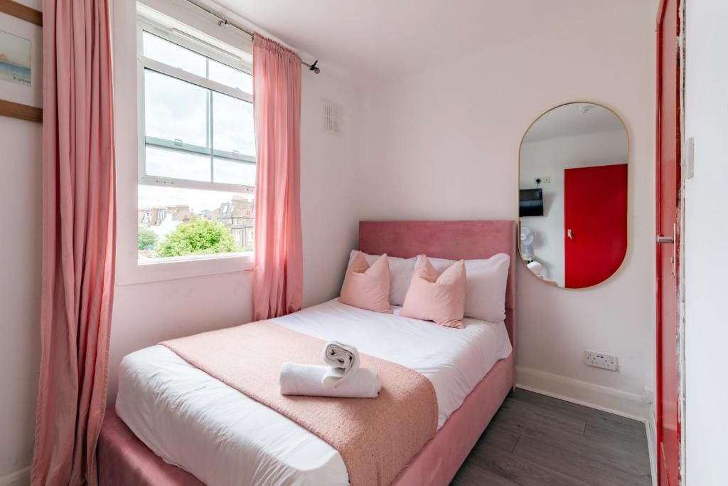 Double Room with Private Bathroom room - Image 3