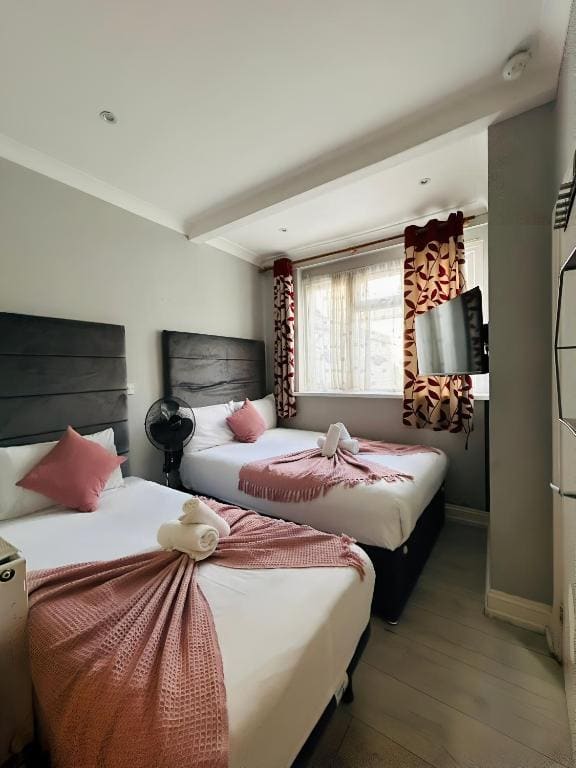 Family Room room - Image 2
