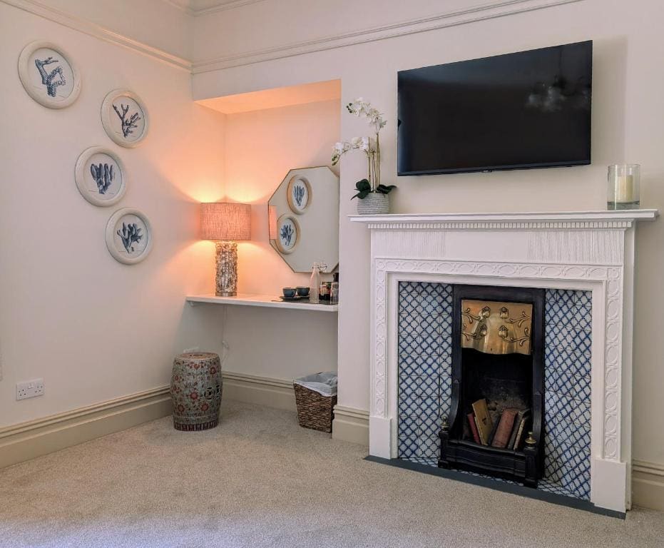 Family Room room - Image 3