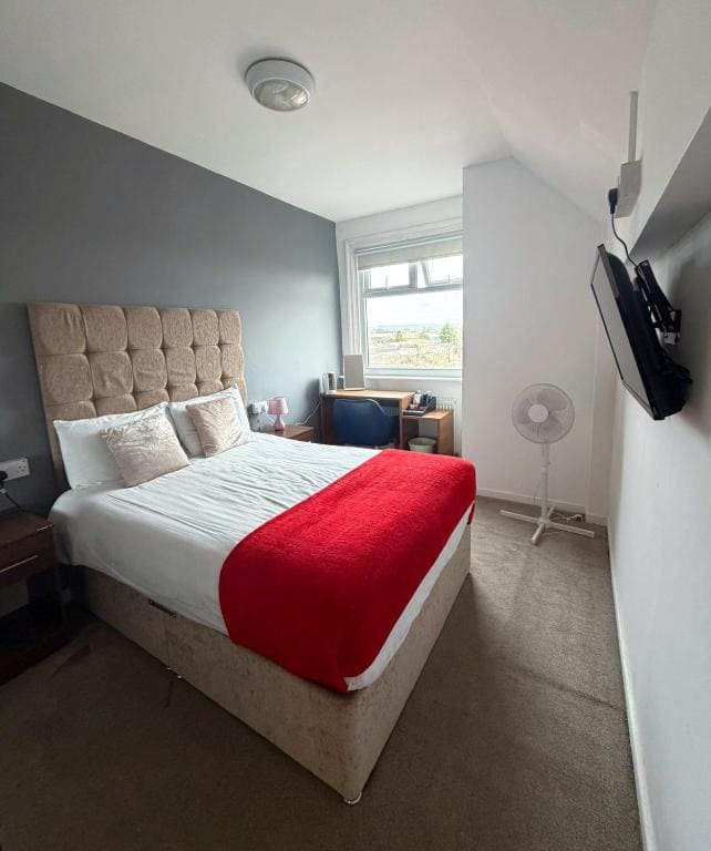 Double Room with Private External Bathroom room - Image 1