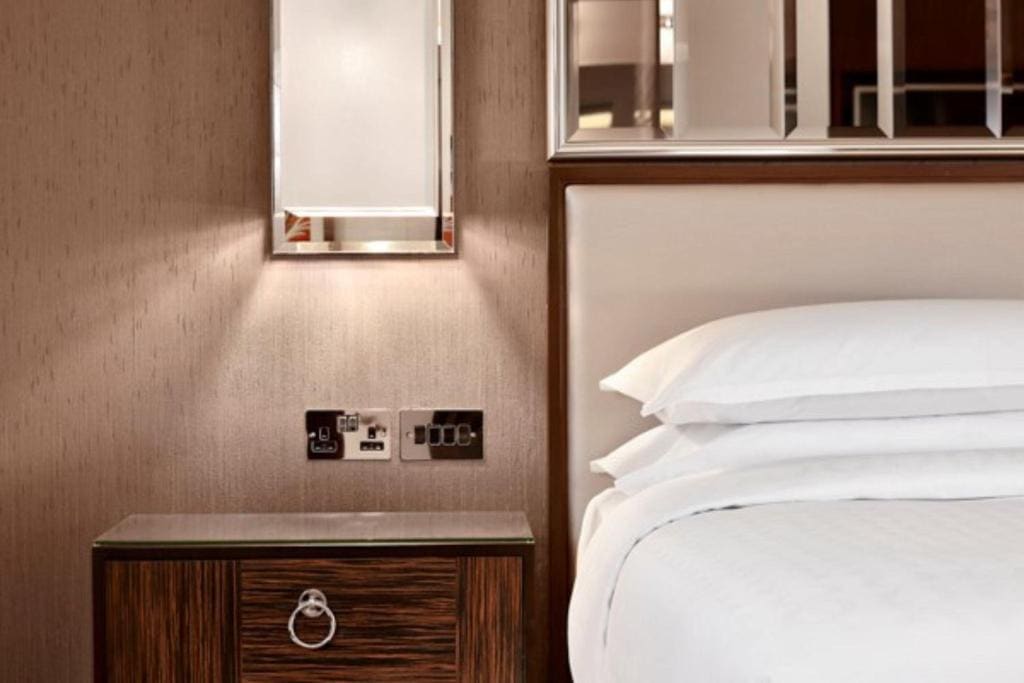 Deluxe King Room room - Image 3