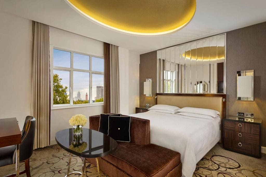 Deluxe King Room room - Image 2