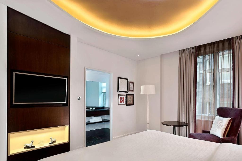 Deluxe King Room room - Image 1