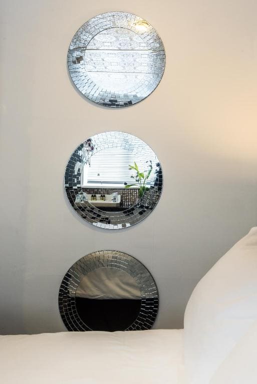 Budget Double Room with Shared Bathroom room - Image 2