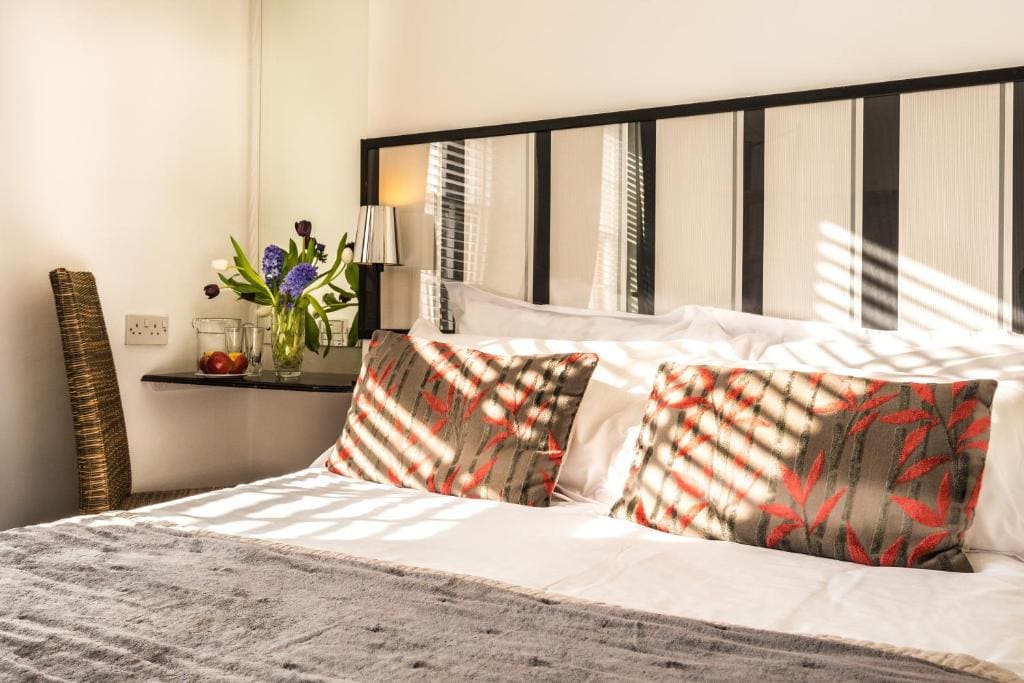 Small Double Room room - Image 2