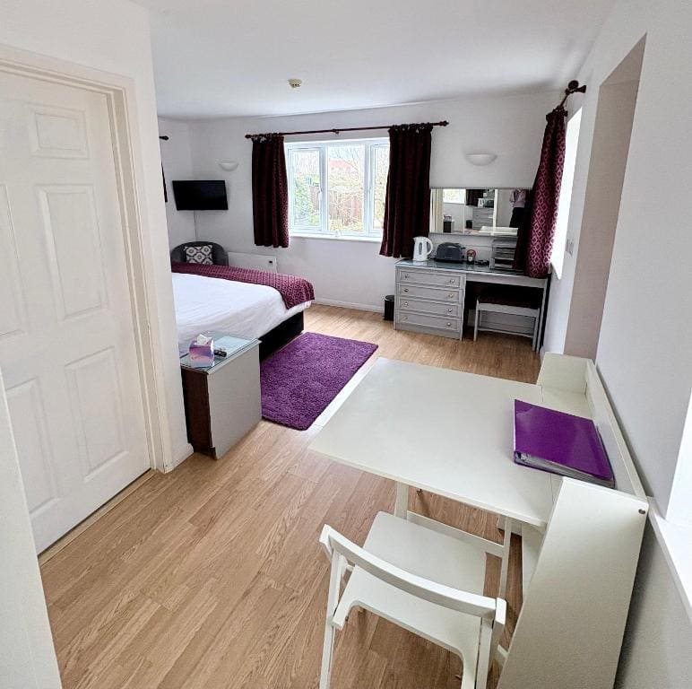 Classic King or Twin Room with Bath room - Image 3
