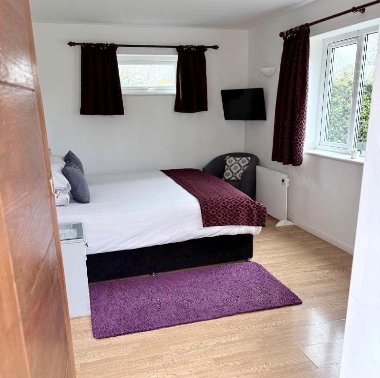 Classic King or Twin Room with Bath room - Image 2