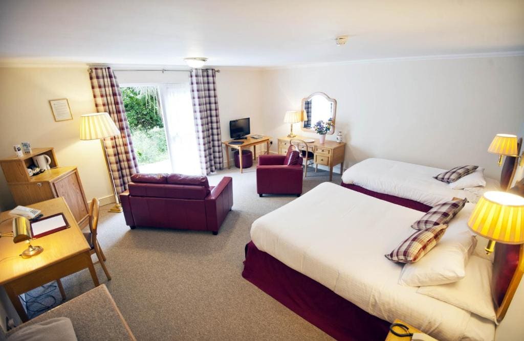 Superior Triple Room room - Image 1
