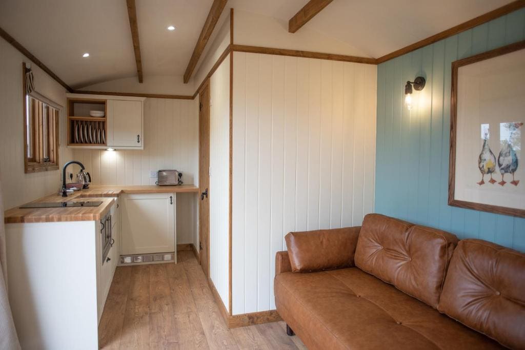 Deluxe Family Suite room - Image 1