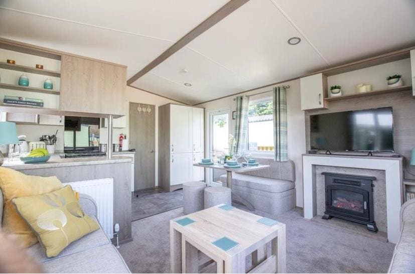 Mobile Home room - Image 3