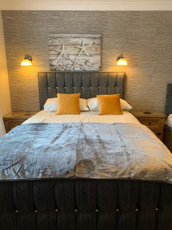Family Room room - Image 2