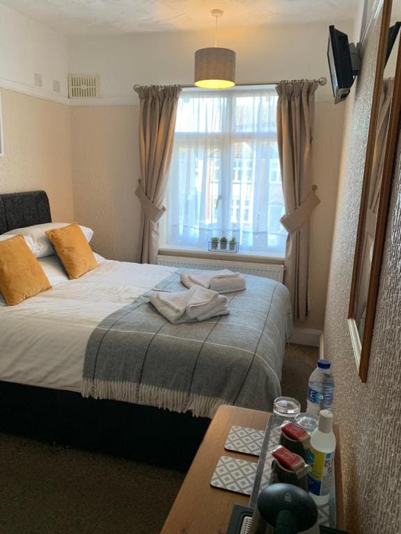 Small Double Room room - Image 1