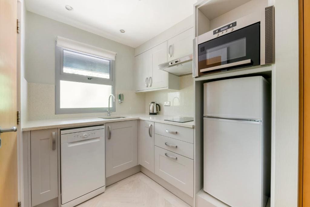 Studio Apartment room - Image 3