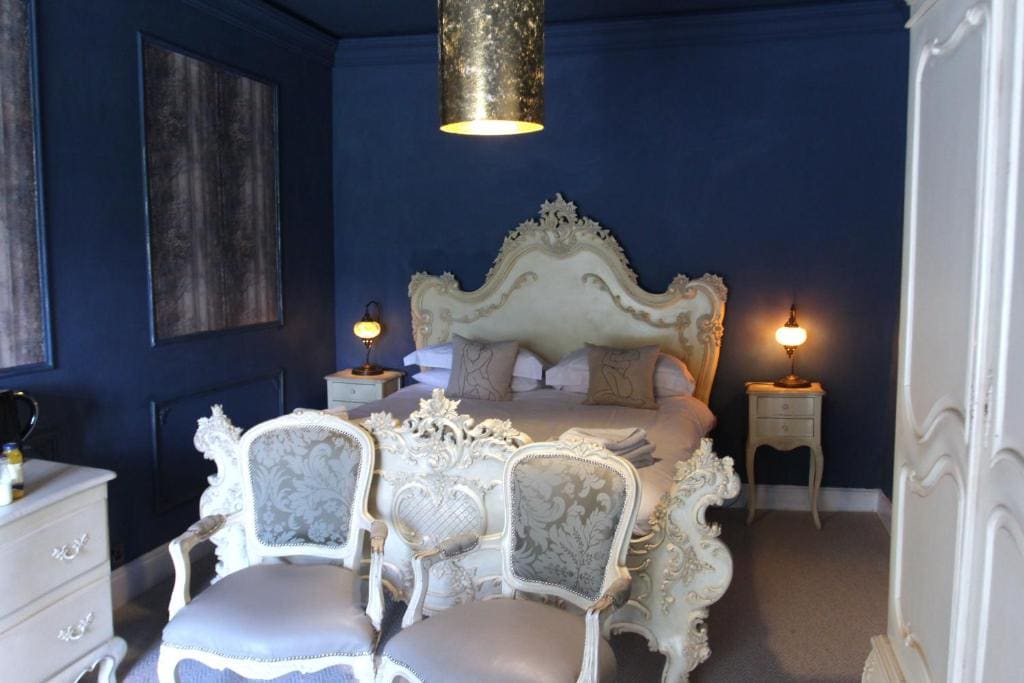 King Room with Spa Bath room - Image 1