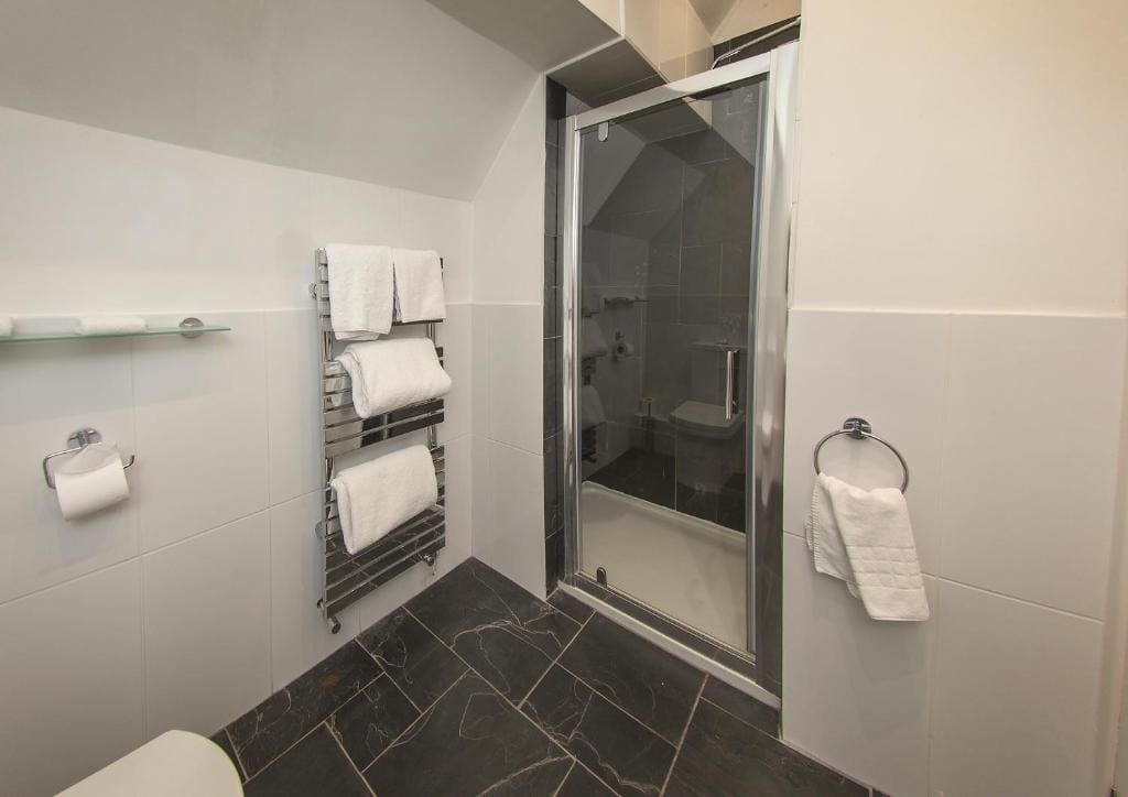 Three-Bedroom Cottage room - Image 1