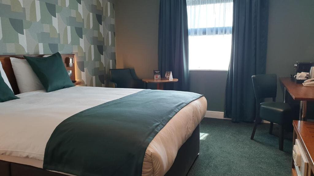 Executive Double Room with Free Hot Breakfast room - Image 2