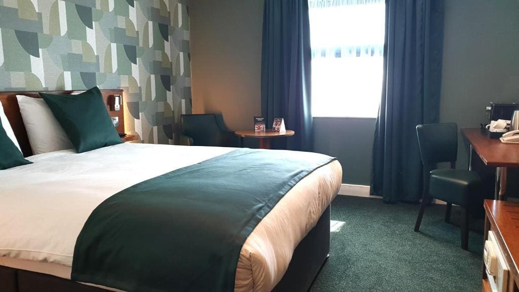 Executive Double Room with Free Hot Breakfast room - Image 1