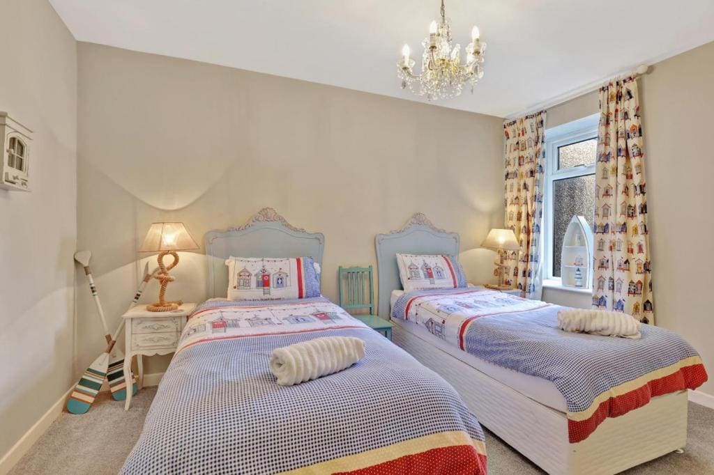 Three-Bedroom House room - Image 1