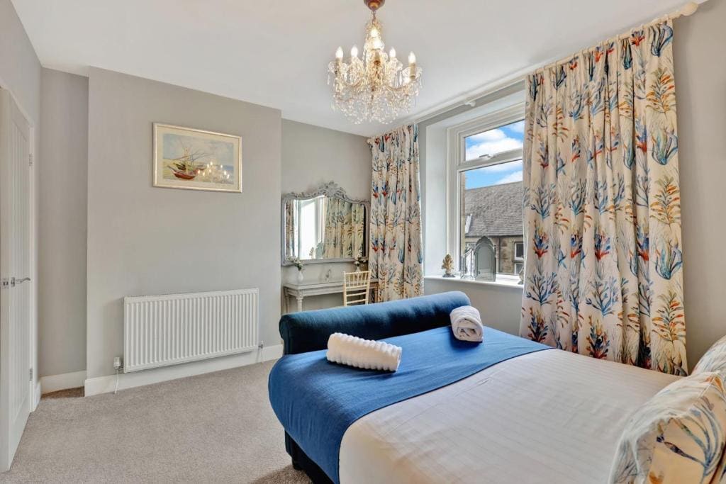 Three-Bedroom House room - Image 2