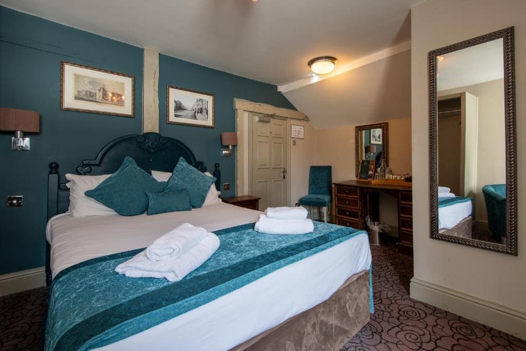 Deluxe Double Room with Bath room - Image 1