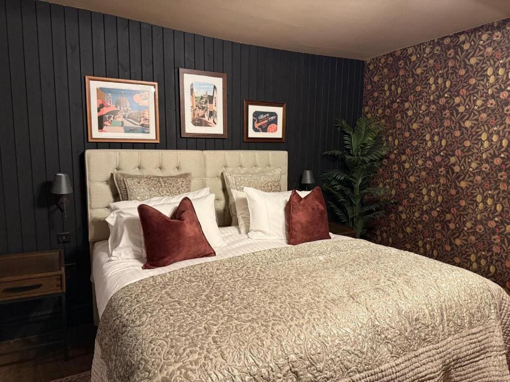 Superior Deluxe Double or Twin Room room - Image 3