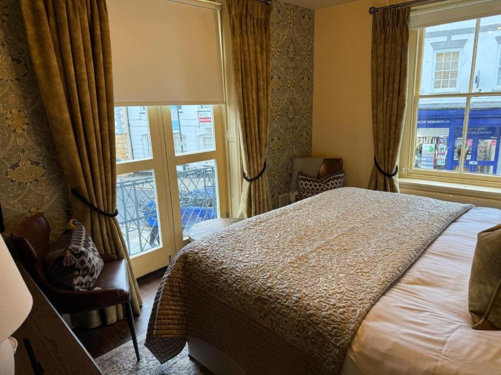 Superior Deluxe Double or Twin Room room - Image 2