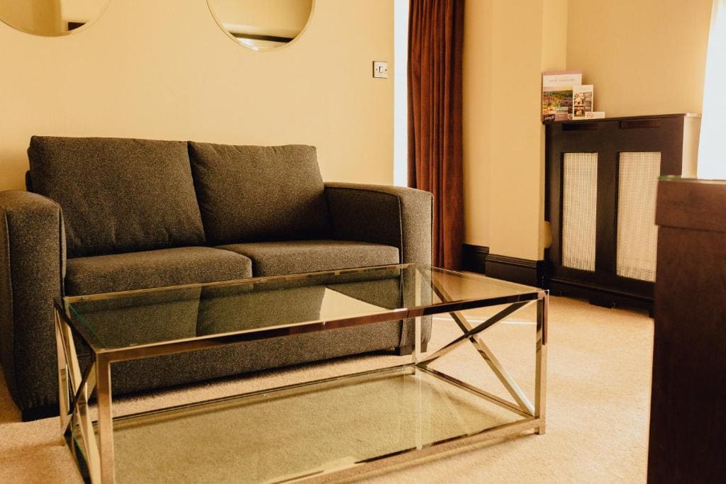 Superior Family Room room - Image 2