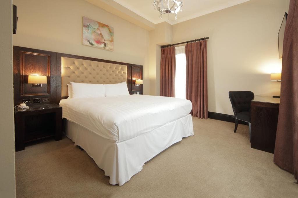 Superior Family Room room - Image 1