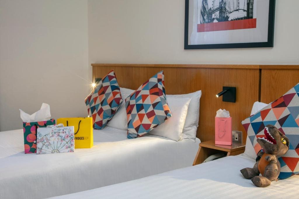 Standard Room with One Double Bed and One Single Bed - Non-Smoking room - Image 2