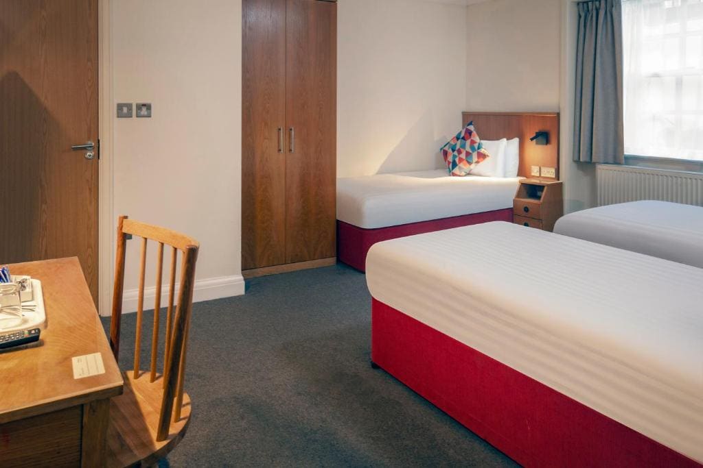 Standard Room with Three Single Beds - Non-Smoking room - Image 3