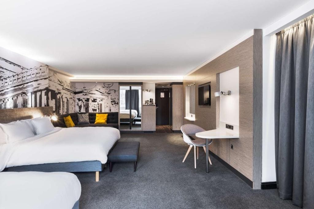 Family Room room - Image 2