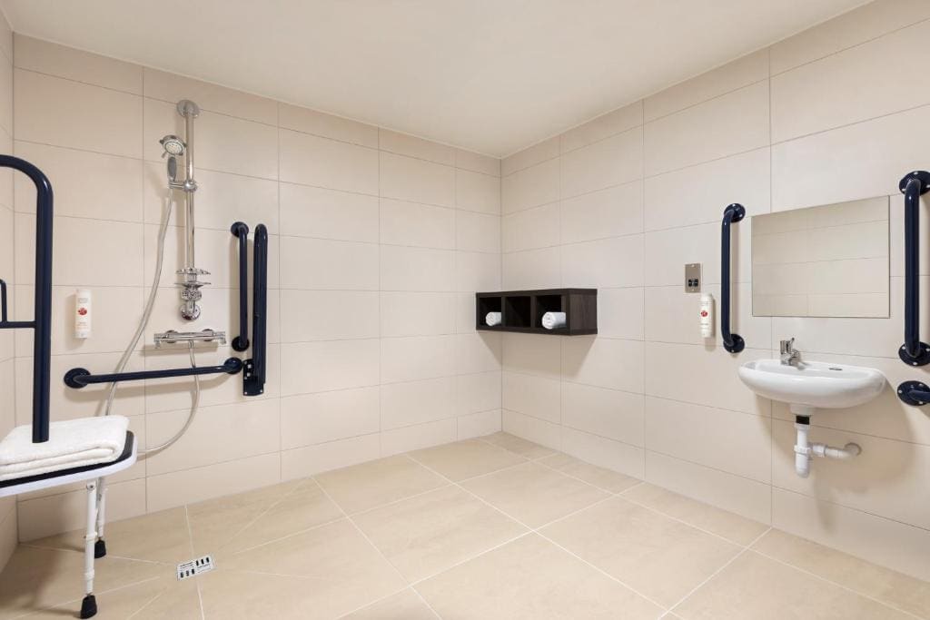 Twin Room - Disability Access room - Image 3