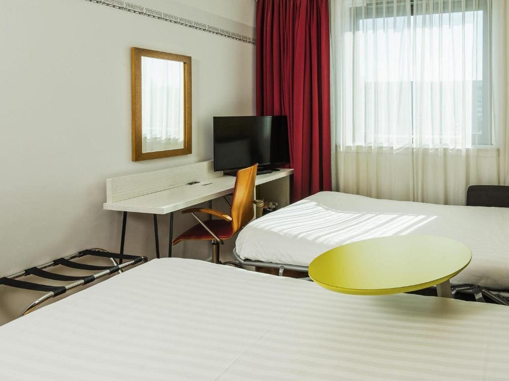 Family Room room - Image 1