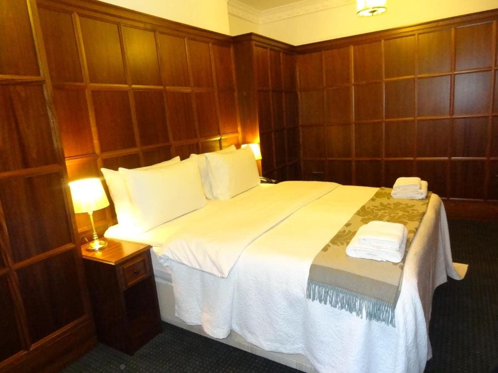 Executive Room with Outside Patio room - Image 3