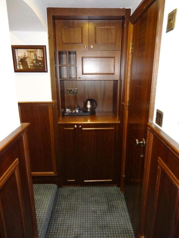 Superior Double Room with Outside Patio room - Image 3