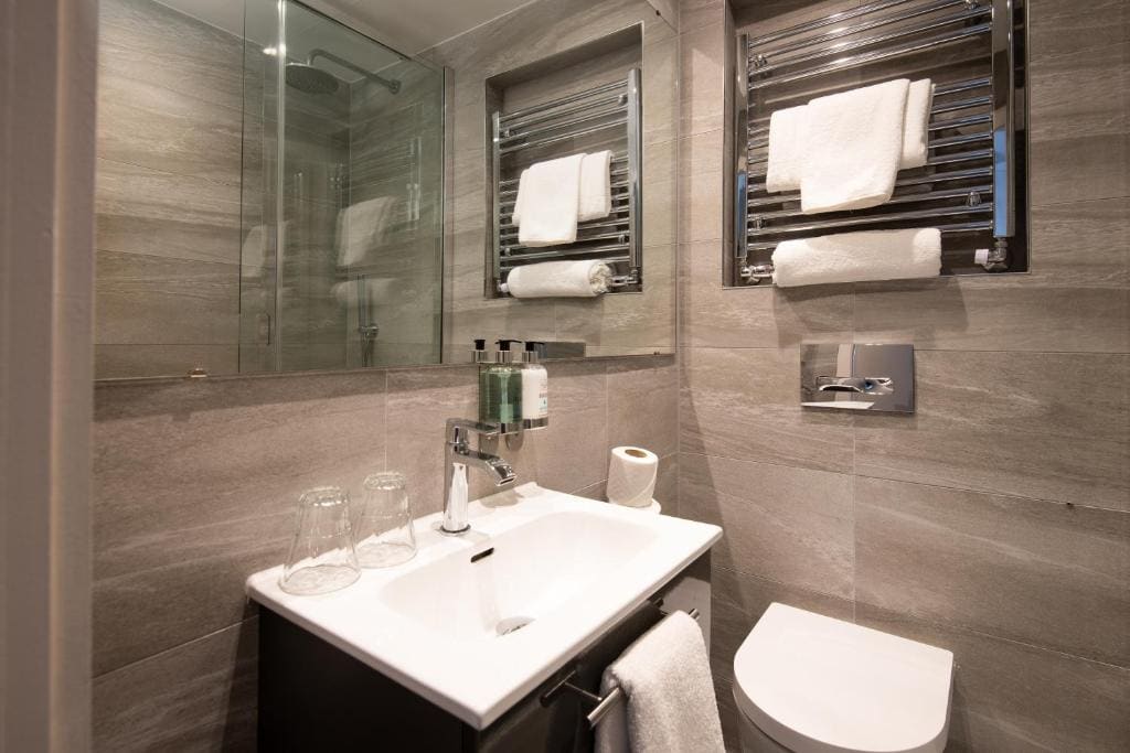 Superior Double or Twin Room room - Image 3