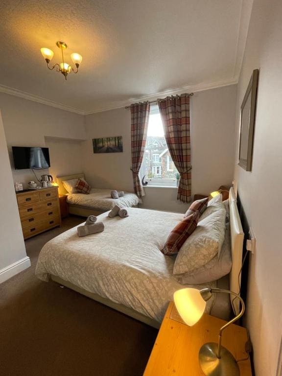 Family Room room - Image 3