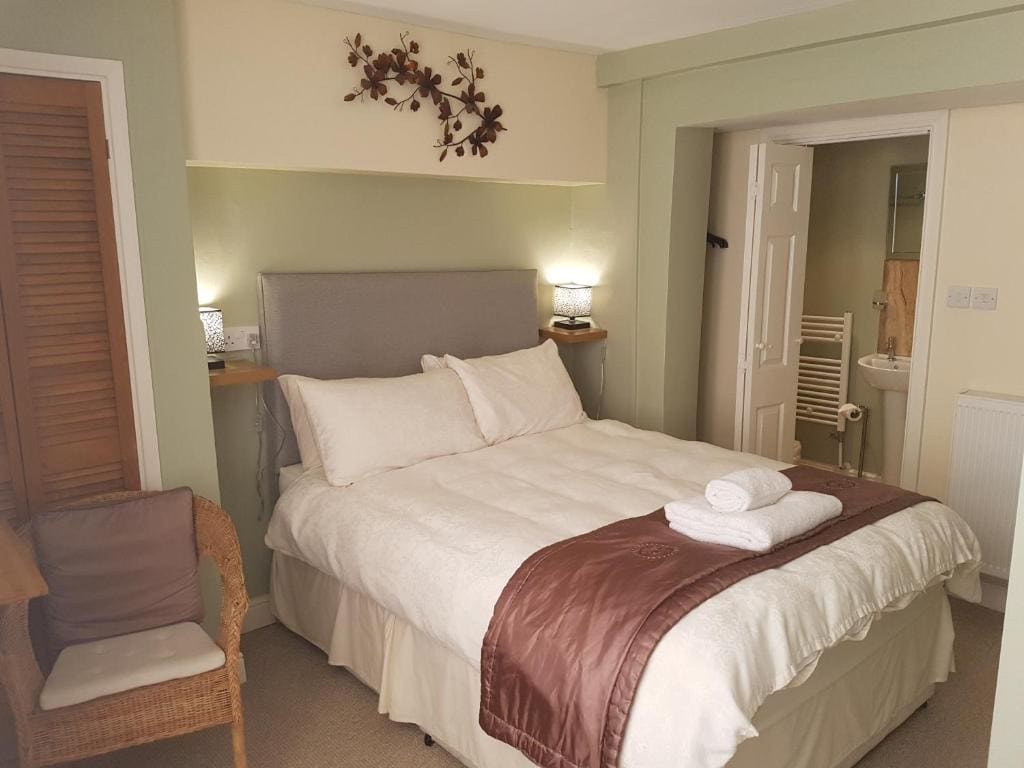 Double Room with En Suite Bathroom room - Image 1