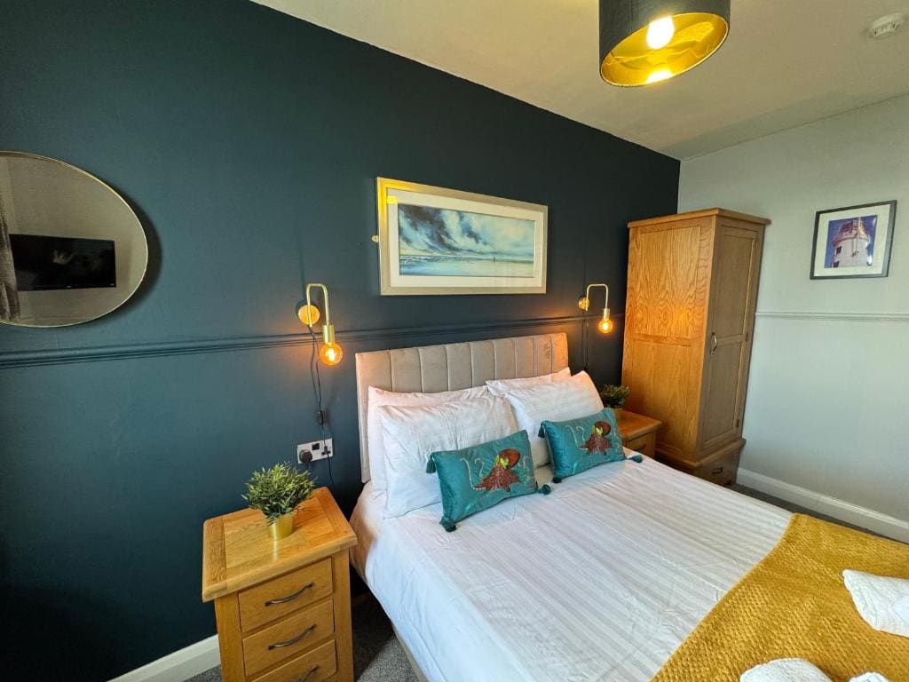 Double Room with Sea View room - Image 2