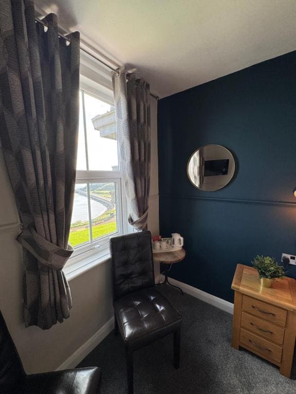 Double Room with Sea View room - Image 3