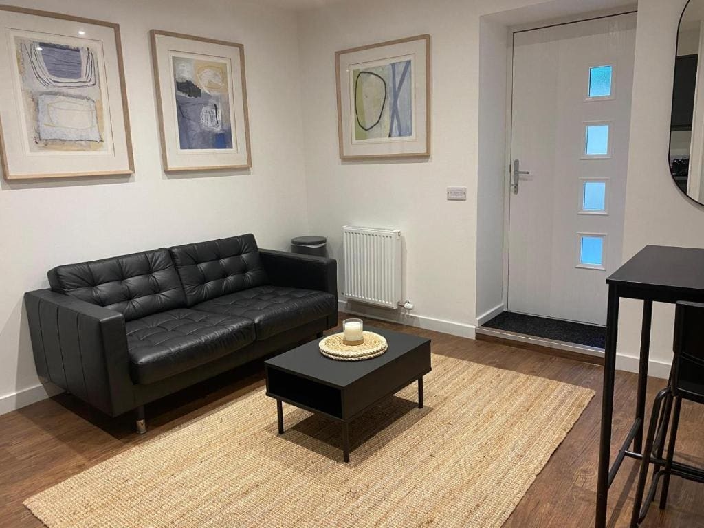 One-Bedroom Apartment room - Image 3