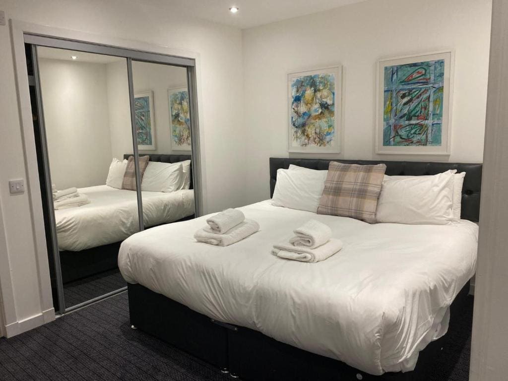 One-Bedroom Apartment room - Image 1