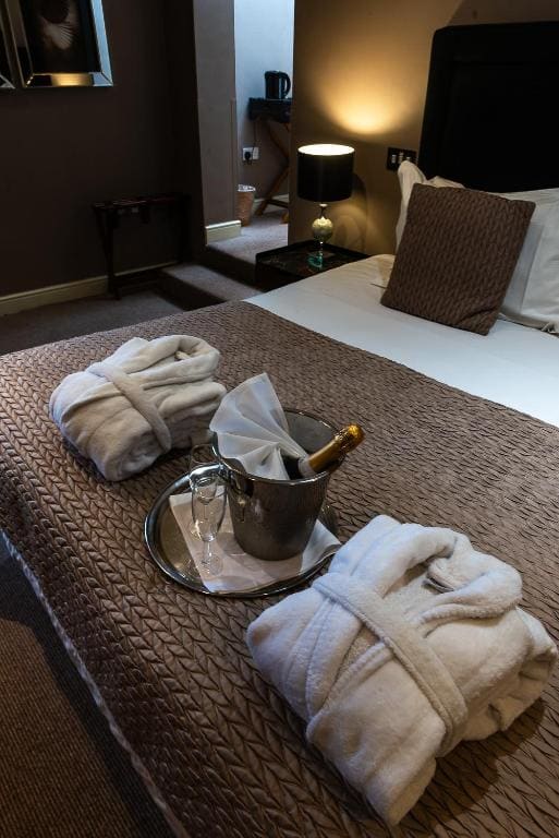 Superior Double or Twin Room room - Image 2
