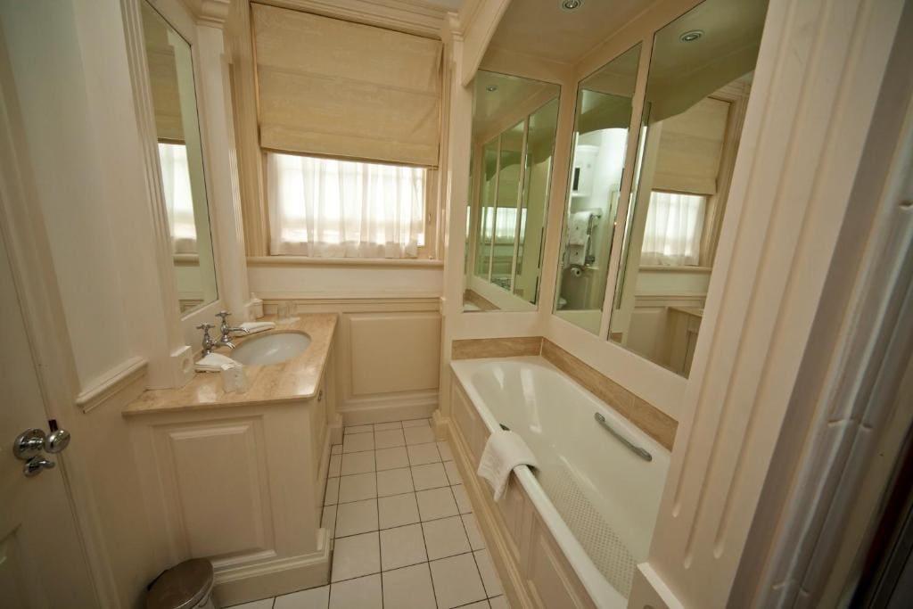 Superior Double or Twin Room room - Image 1