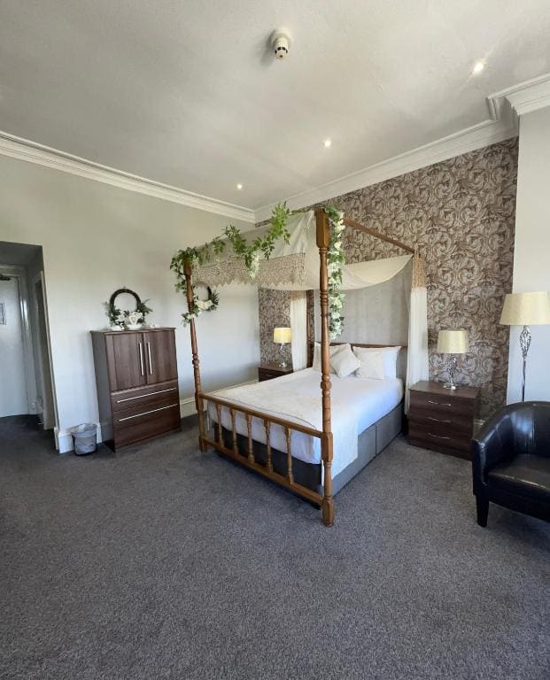 Deluxe Suite room - Image 2