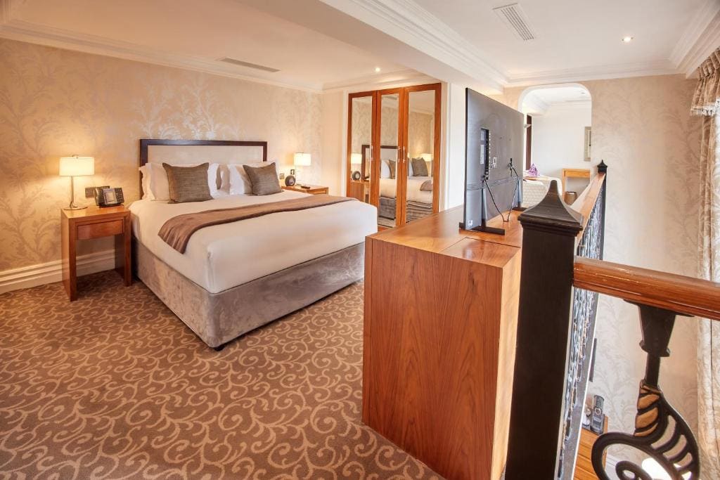 Royal Horseguards Suite room - Image 1