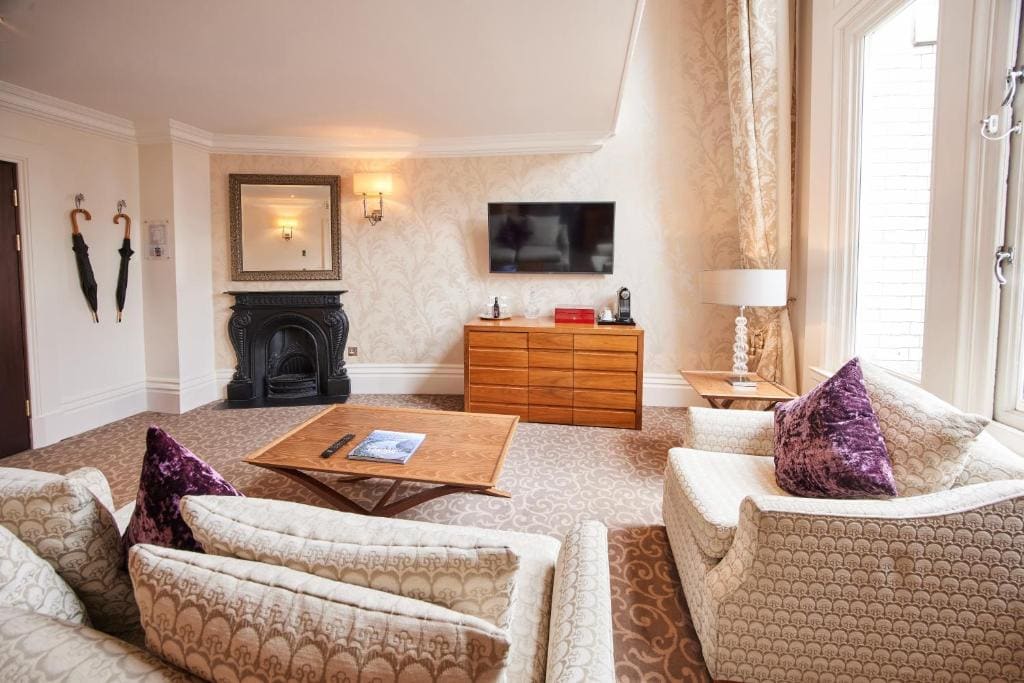 Royal Horseguards Suite room - Image 3