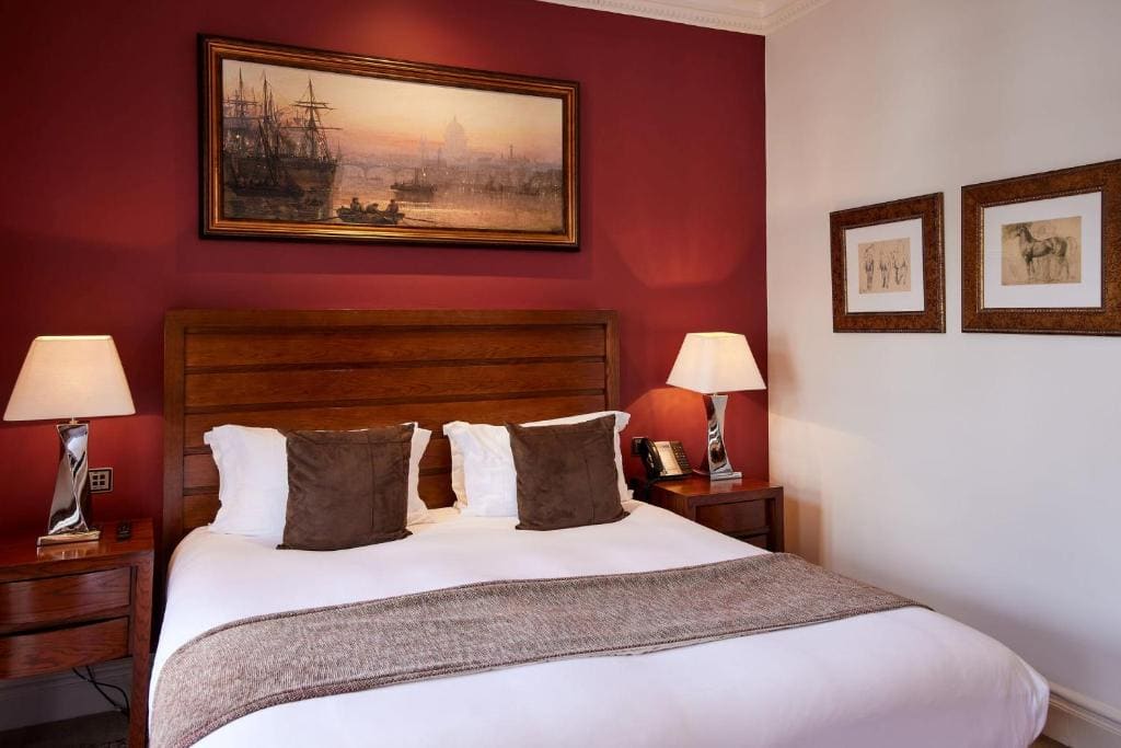 Deluxe Family Room room - Image 2
