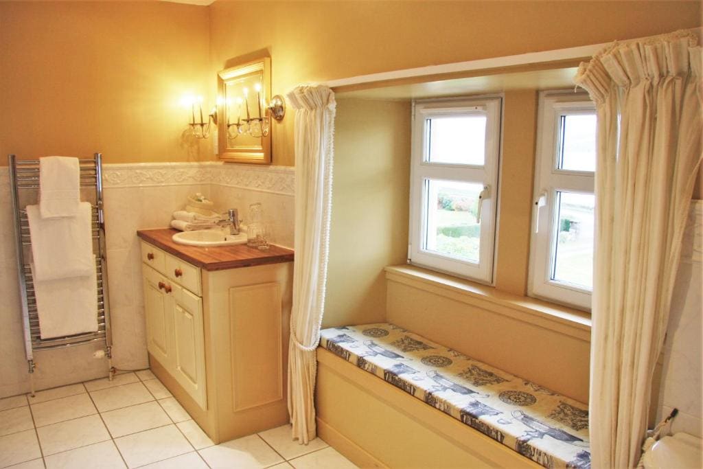 Deluxe Suite with Sea View room - Image 2